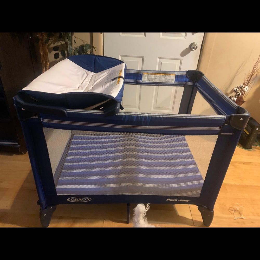 Graco pack n play with mattress and changing pad